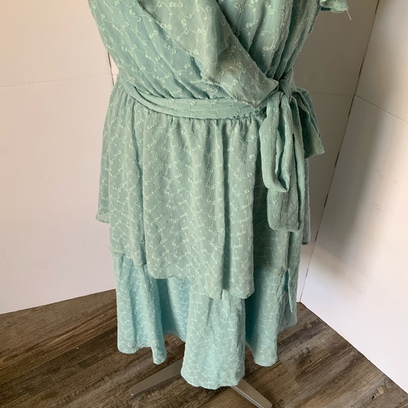 Gal Meets Glam | "Helena" lace dress - Picture 4 of 8